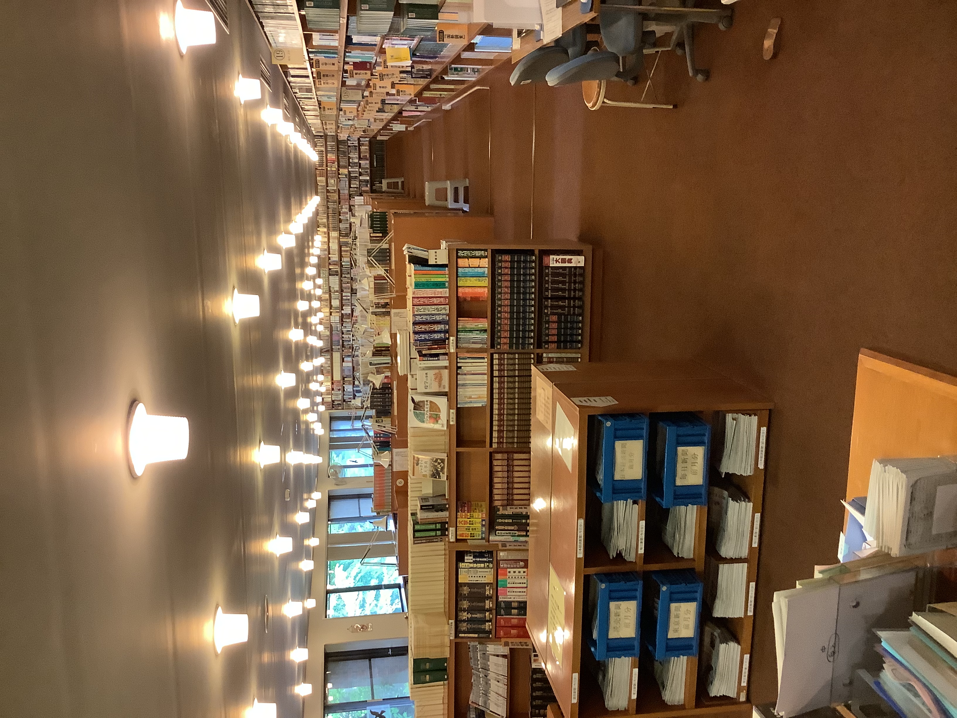 2階・レファレンス室